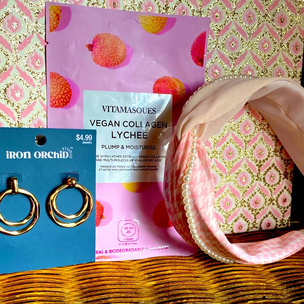 ONE DAY AT A TIME- NWT & comes w FREE earrings, headband, or face-mask - Picture 2 of 9